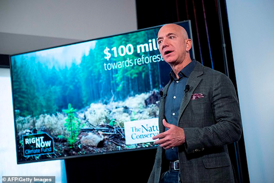 Jeff Bezos, CEO da Amazon, assume o compromisso de ser neutra em CO2 até 2040.